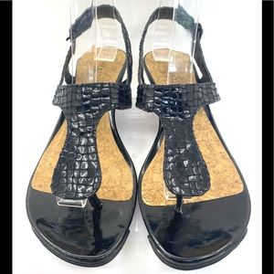 Reaction Kenneth Cole Sabrina wedge sandals sz 7.5